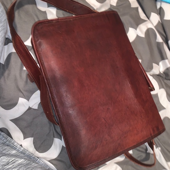 VINTAGE LEATHER MESSENGER BAG!! - Picture 7 of 8